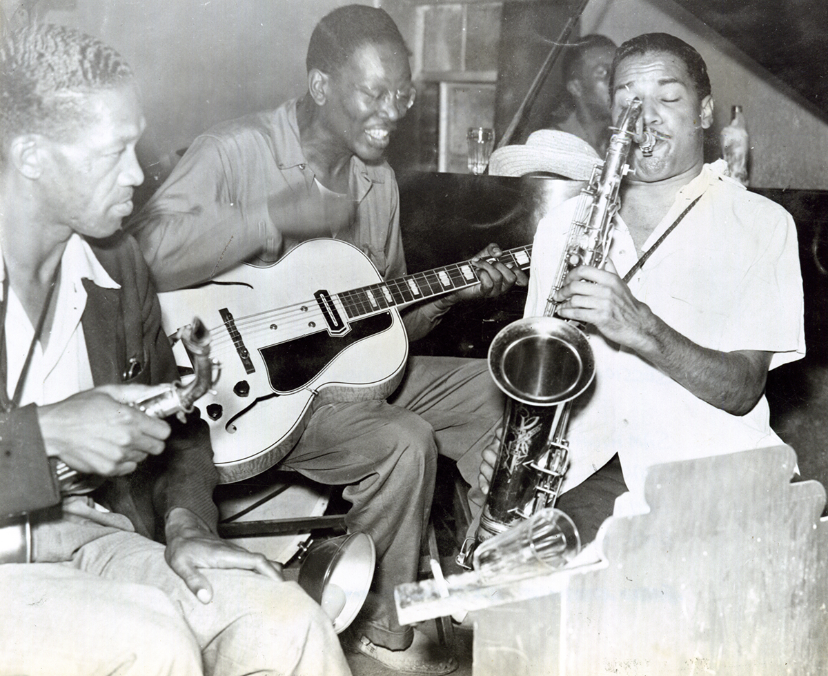 Copy of fig 10.16 Charlie Christian middle with Leslie Sheffield left and Dick Wilson right at Rubys Grill in Oklahoma City OHS copy