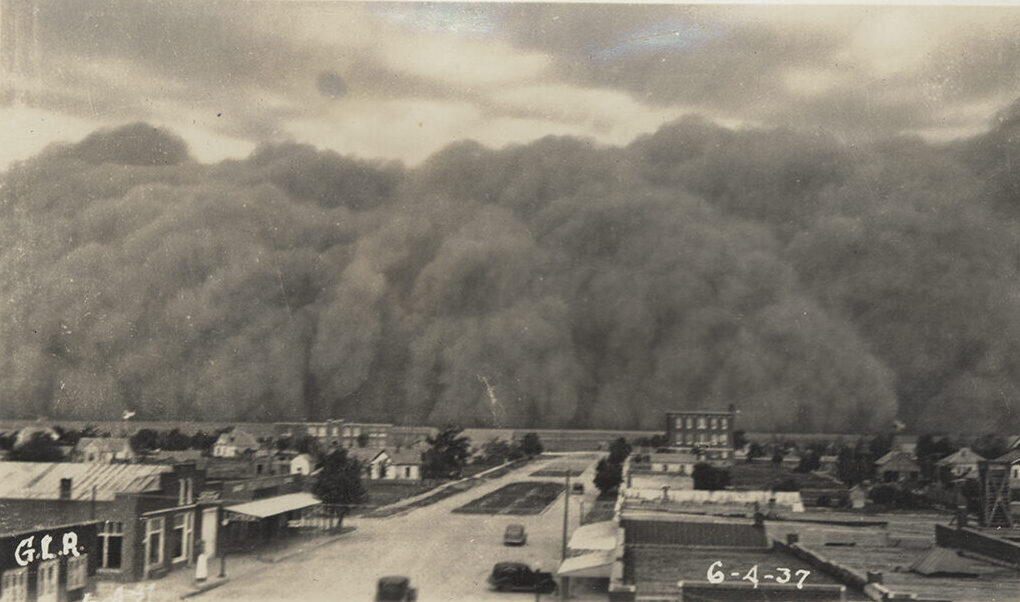 Copy of fig 9.8 photograph of a powerful dust storm taken in Hooker Oklahoma on June 4 1937 OHS copy